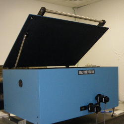 Model 108 transmission and reflectance sample chamber for larger samples